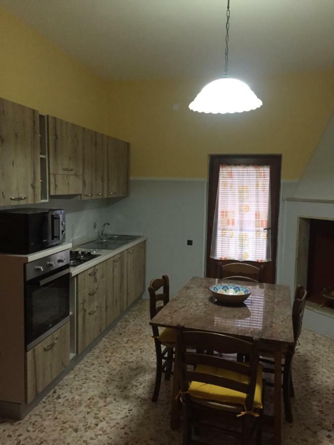 Вилла Antico Borgo Monacizzo Экстерьер фото
